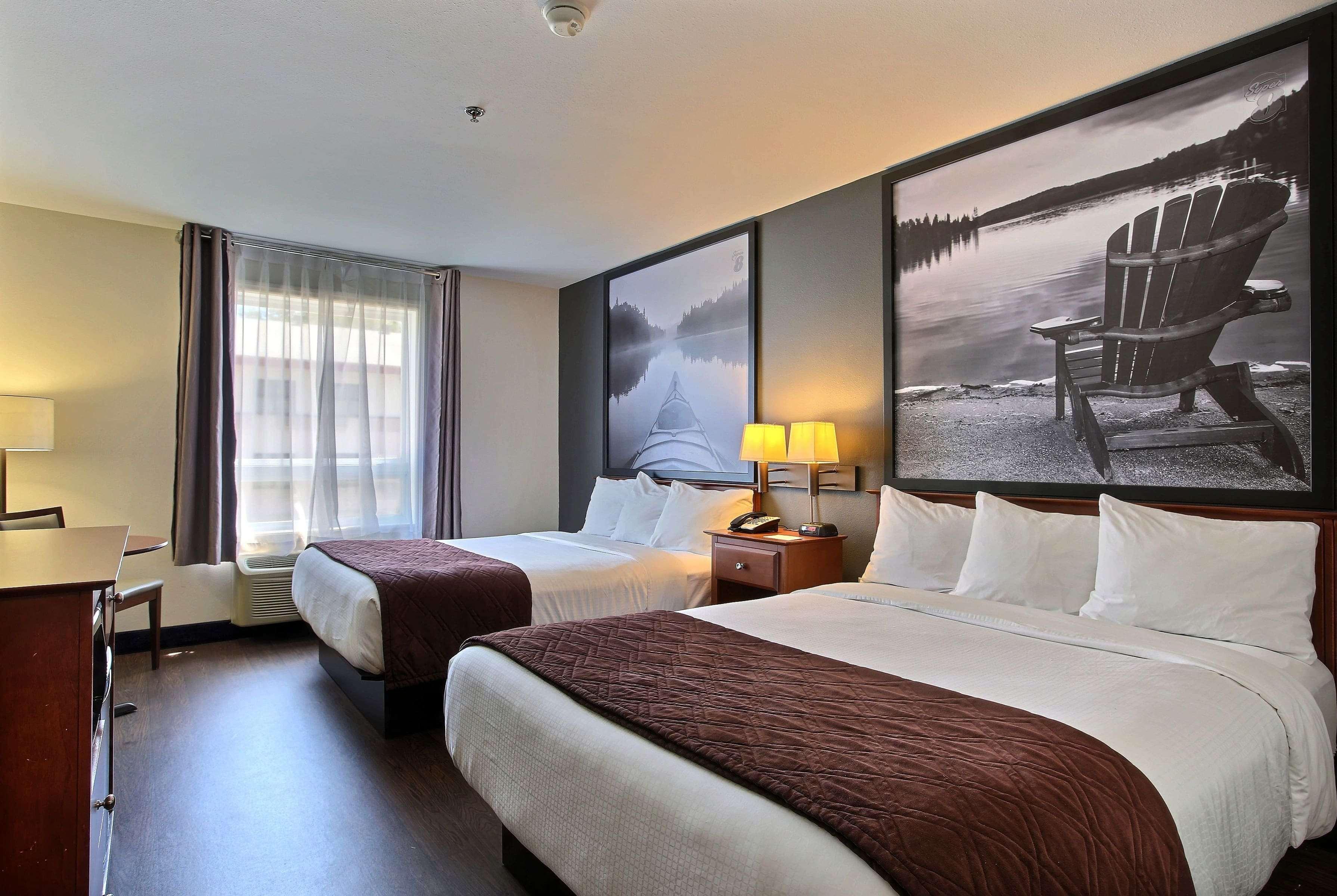 Super 8 By Wyndham Trois-Rivieres Hotel Exterior photo