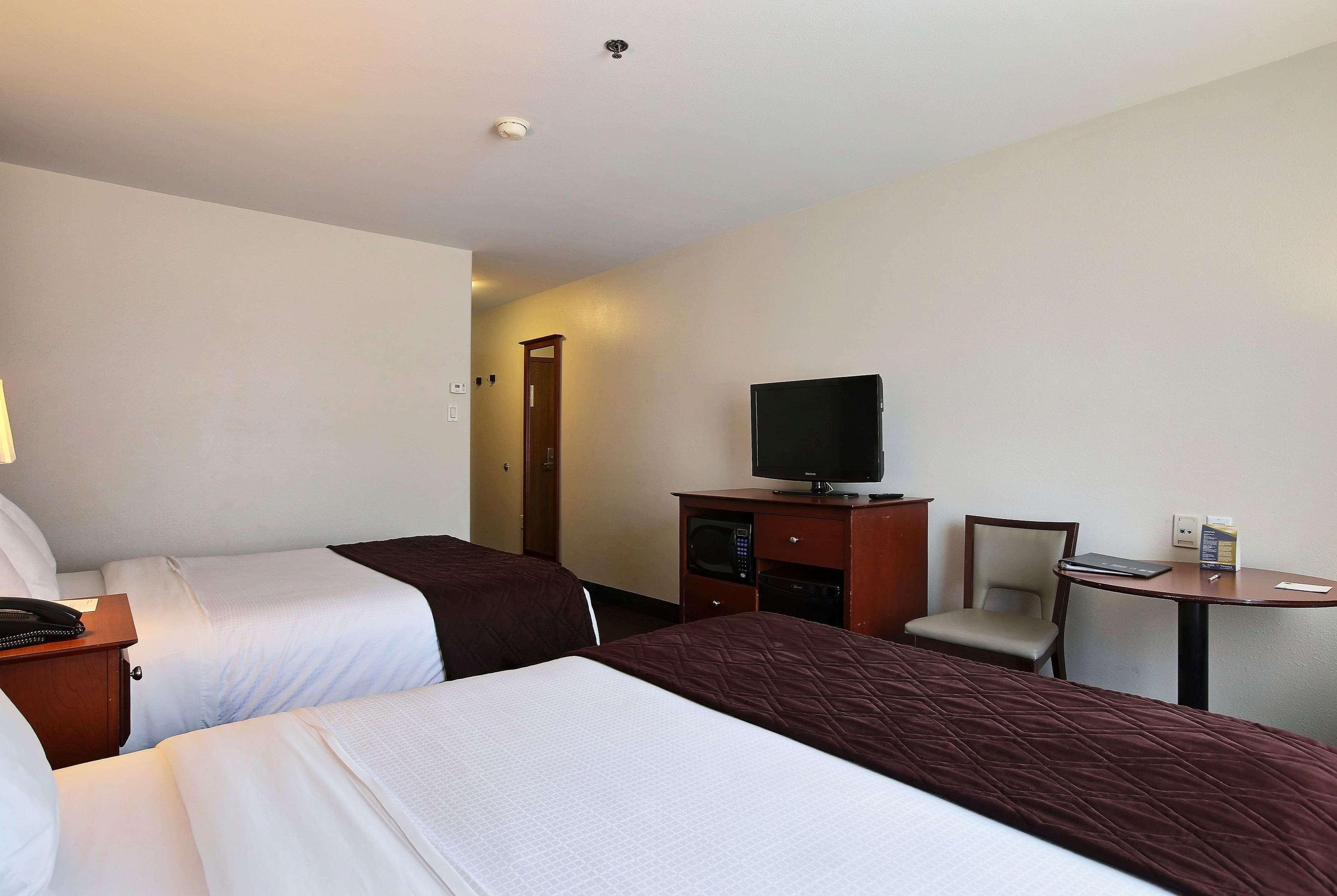 Super 8 By Wyndham Trois-Rivieres Hotel Exterior photo
