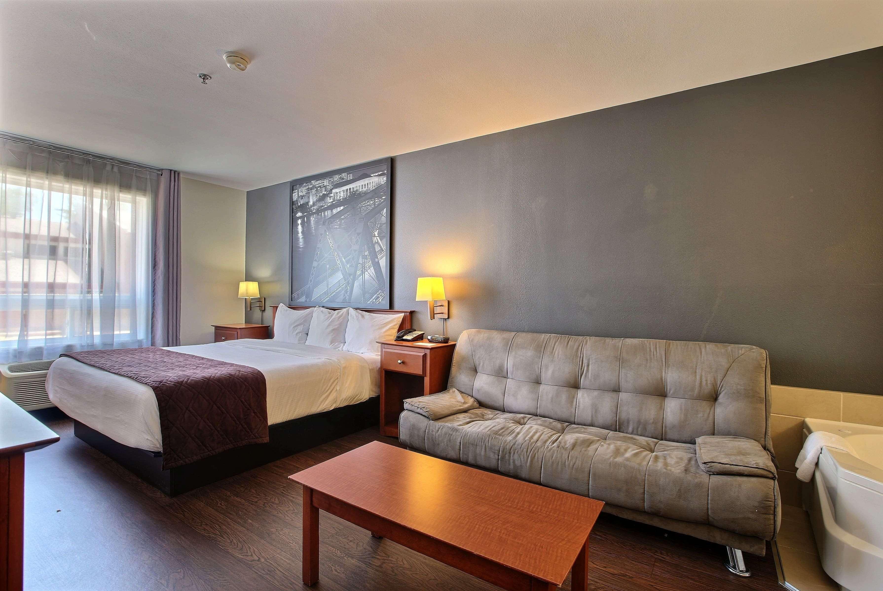 Super 8 By Wyndham Trois-Rivieres Hotel Exterior photo