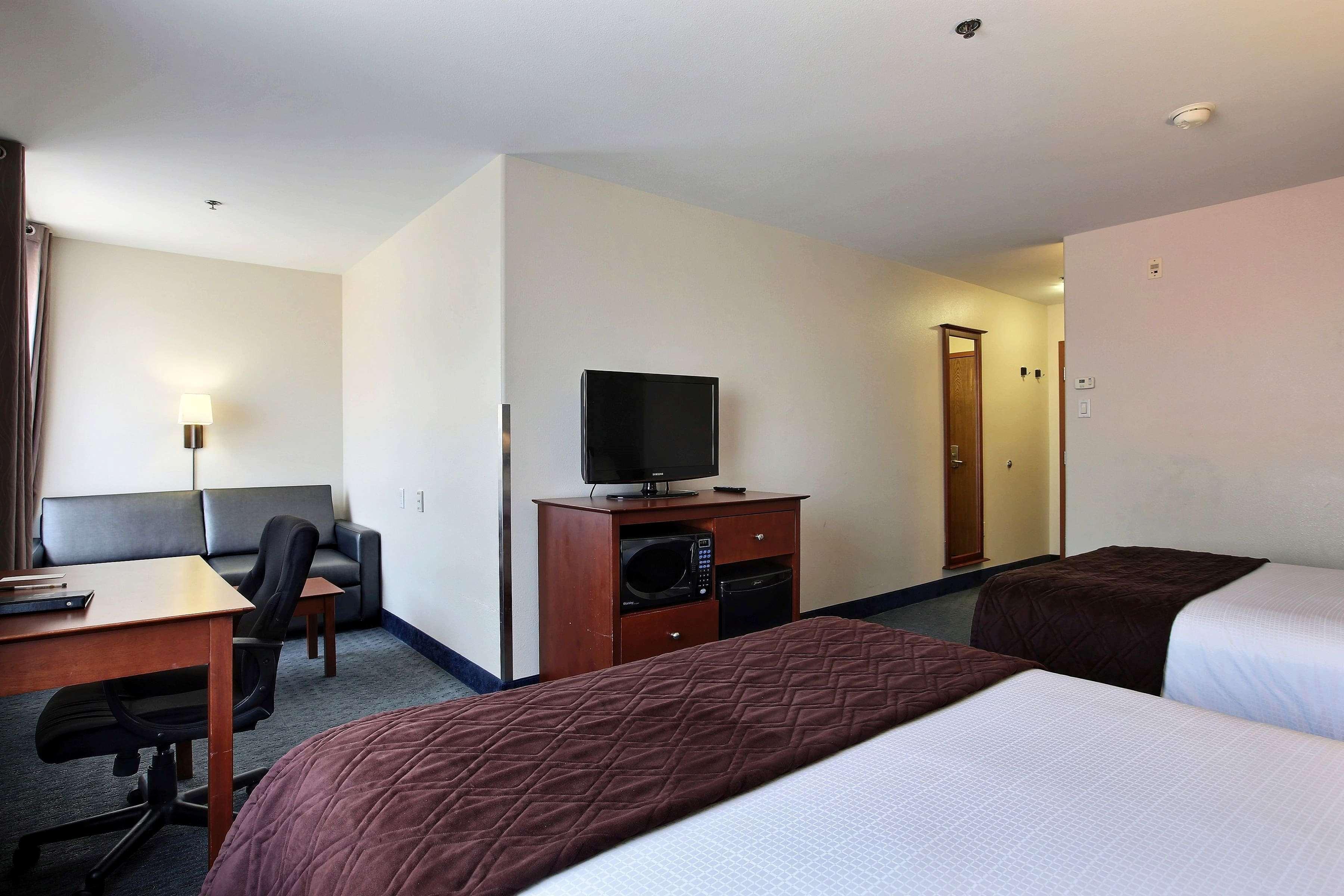 Super 8 By Wyndham Trois-Rivieres Hotel Exterior photo