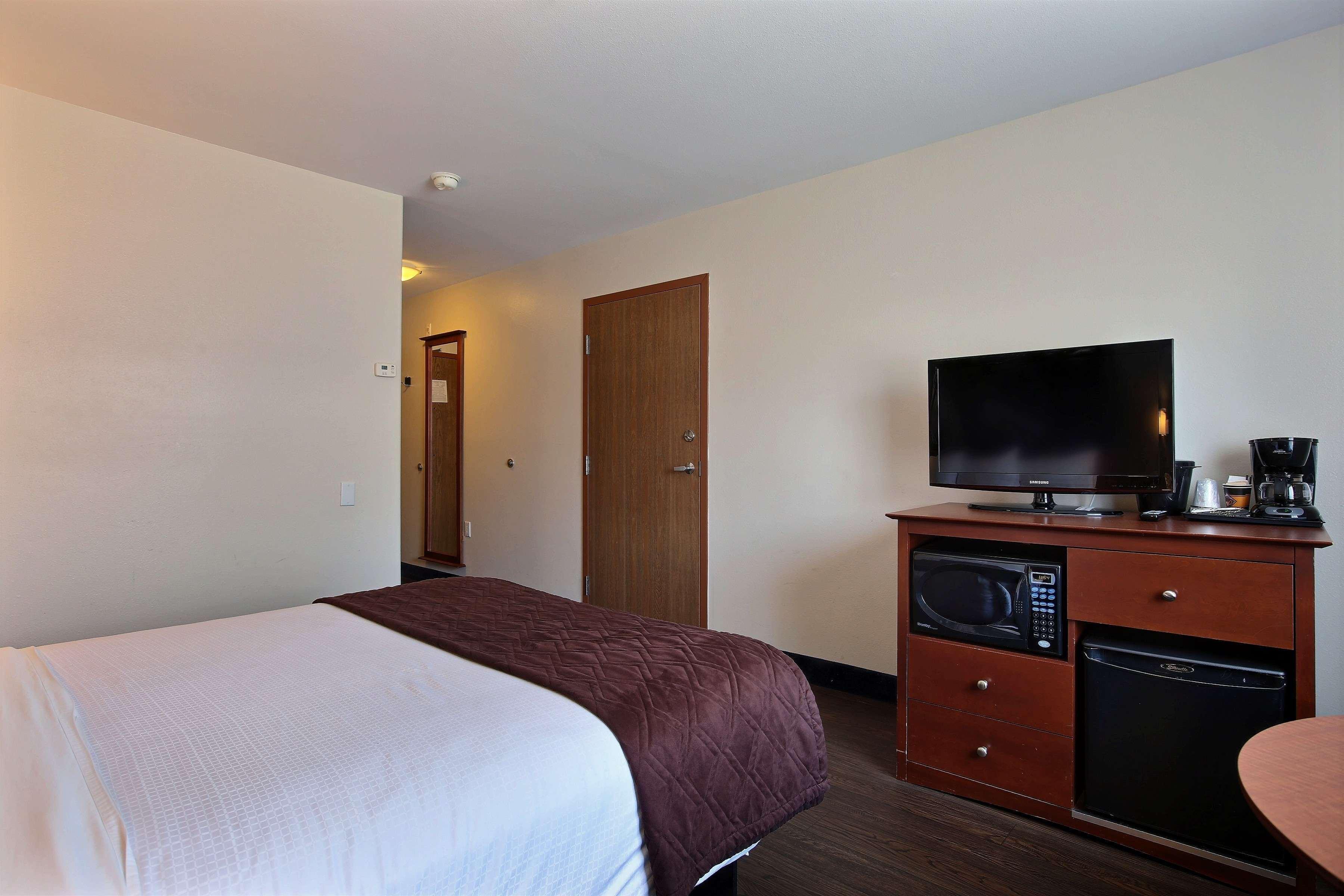 Super 8 By Wyndham Trois-Rivieres Hotel Exterior photo