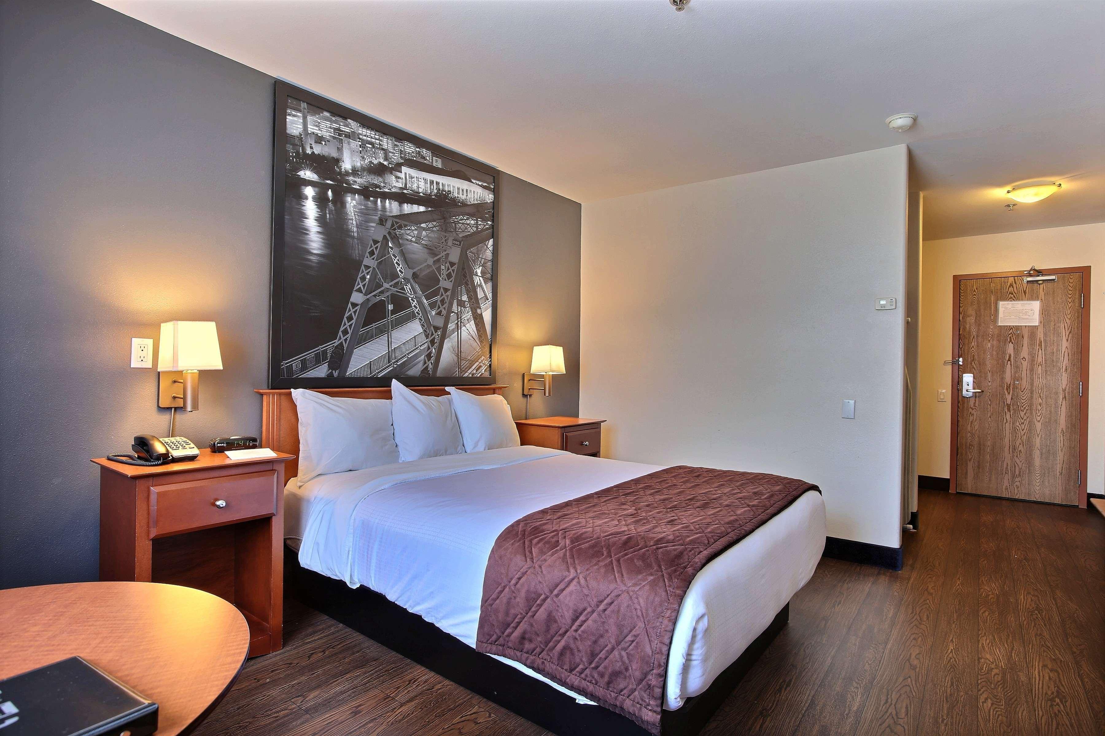 Super 8 By Wyndham Trois-Rivieres Hotel Exterior photo