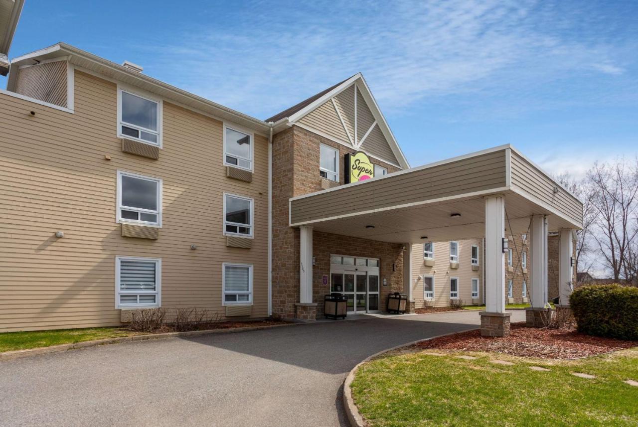 Super 8 By Wyndham Trois-Rivieres Hotel Exterior photo