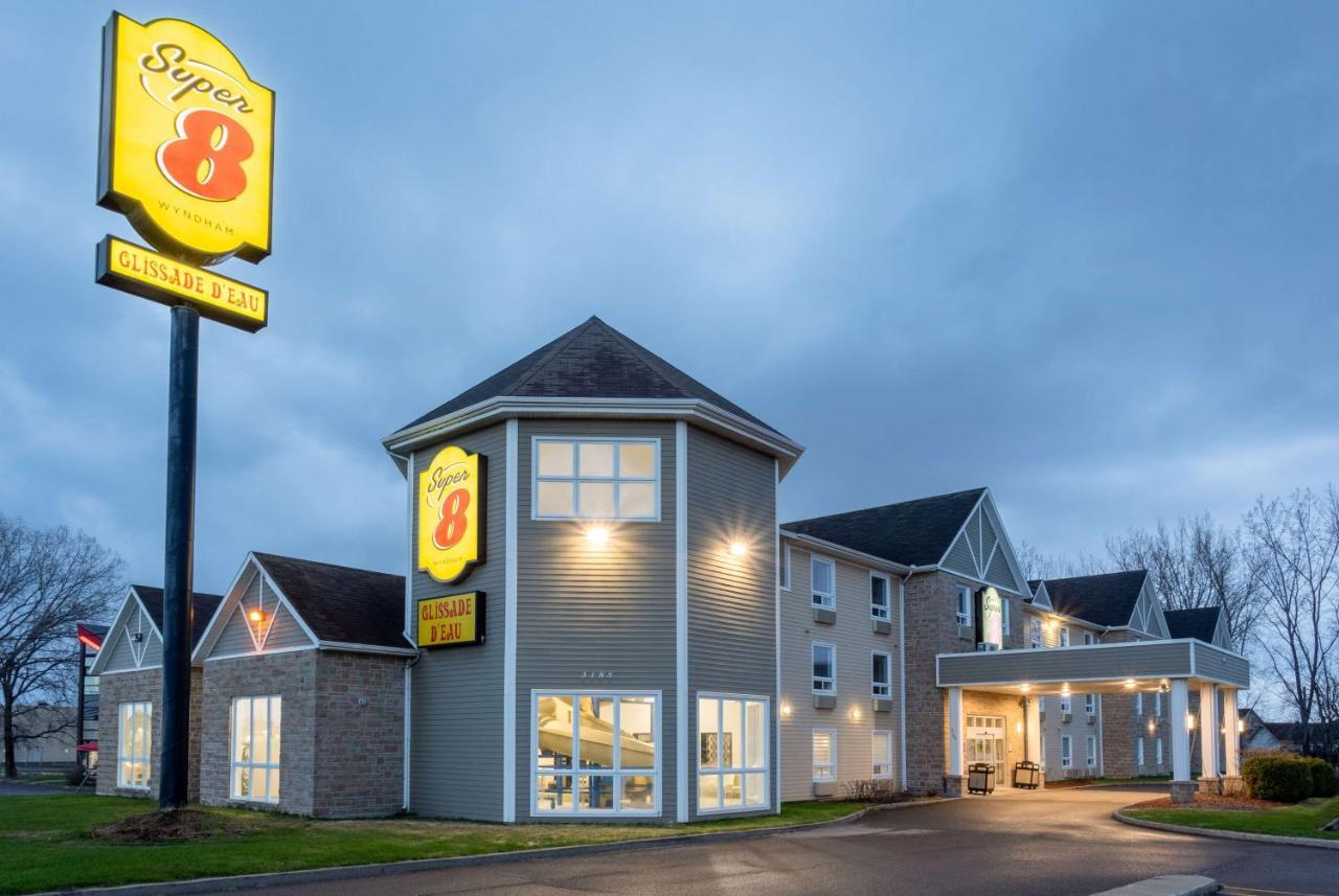 Super 8 By Wyndham Trois-Rivieres Hotel Exterior photo