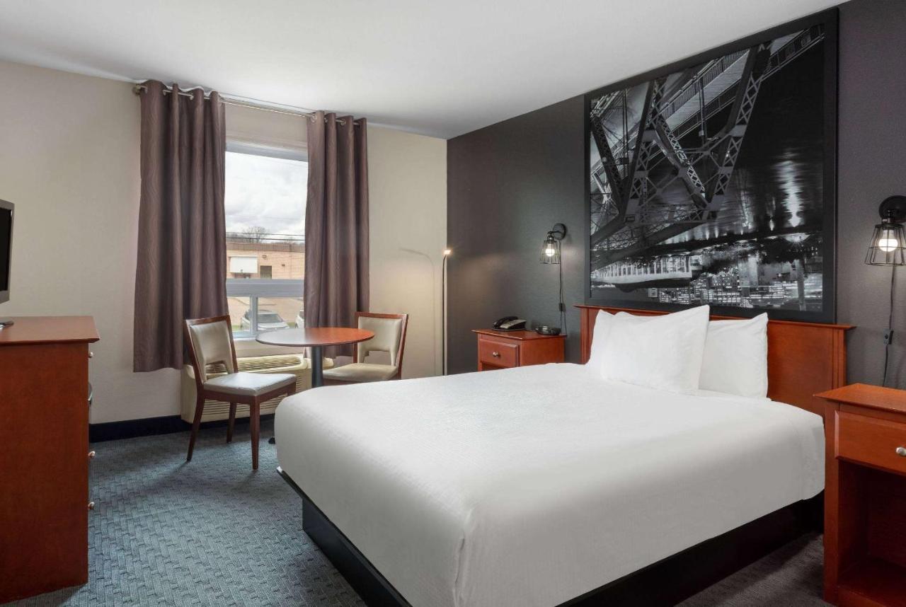 Super 8 By Wyndham Trois-Rivieres Hotel Exterior photo