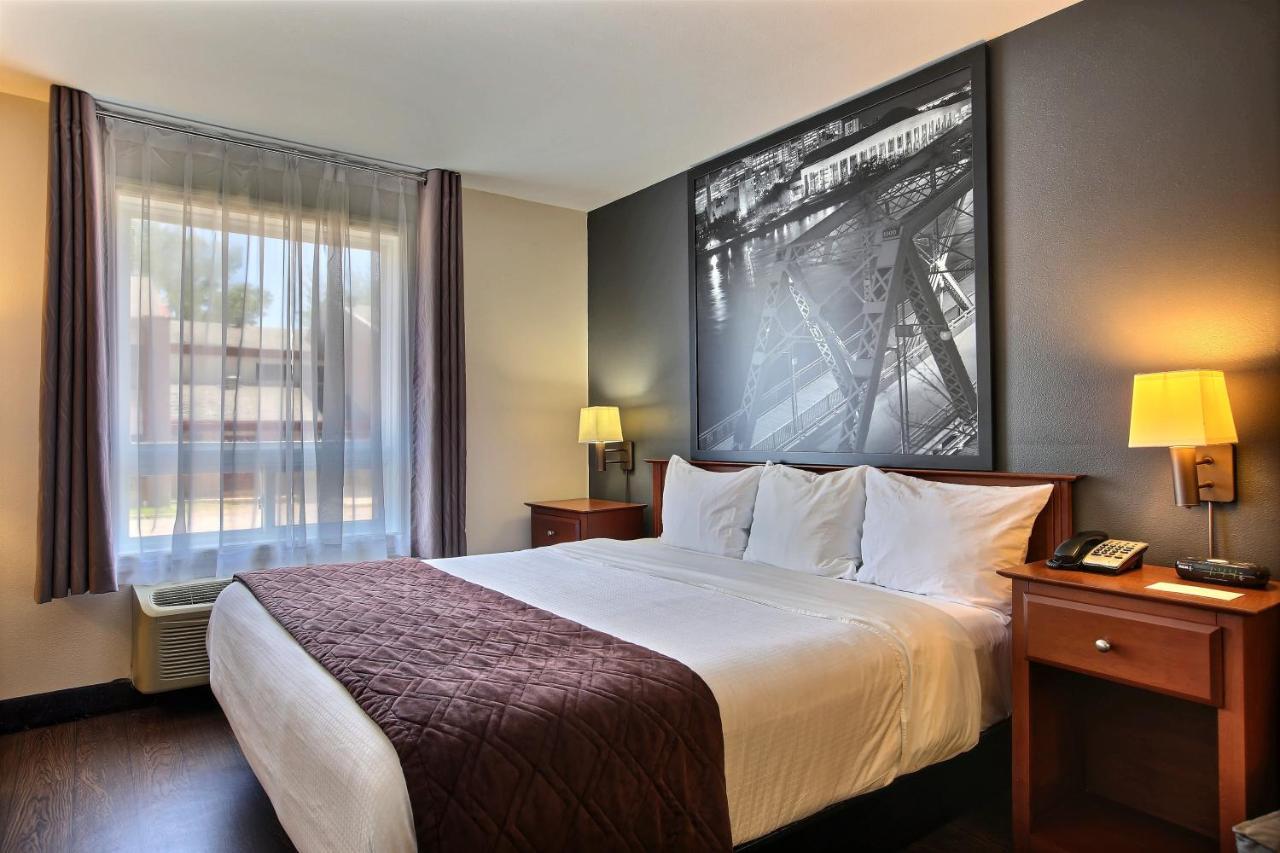 Super 8 By Wyndham Trois-Rivieres Hotel Exterior photo